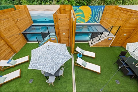 House 2 and 3 - Private Pools and Backyards