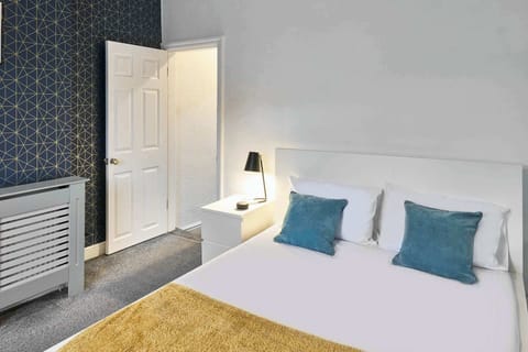 Thurstane Street, Bolton - Host & Stay