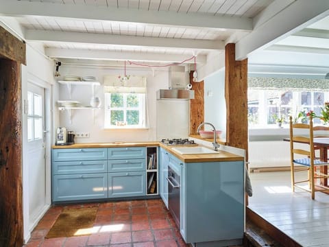 Front entrance & kitchen