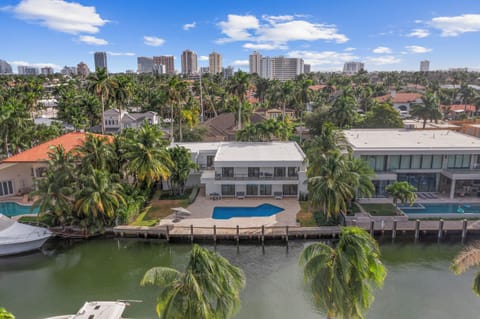 Dock your boat (up to 75’) at our 100’ deep-water dock with ocean access