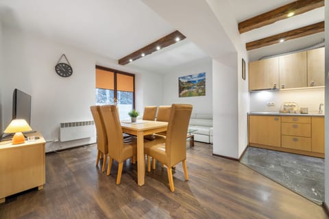 Apartment, 2 Bedrooms | Living room