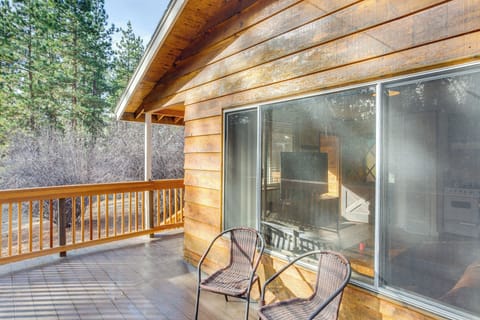 Big Bear Lake Vacation Rental | 1BR | 1BA | Steps to Enter | 405 Sq Ft
