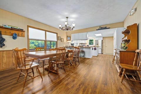 The dining room with a great view of the mountain landscape