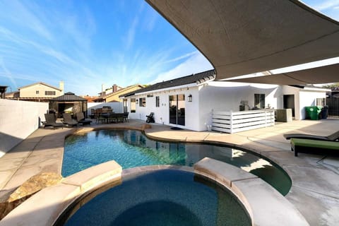 House (4 Bedrooms) | Front of property