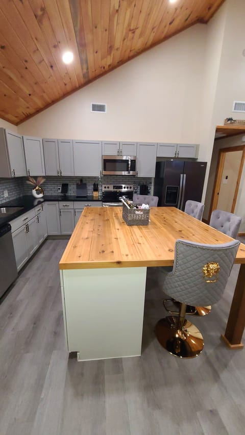 Kitchen Island w/ Hidden Trash