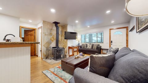 Condo, 2 Bedrooms | Living area | Smart TV