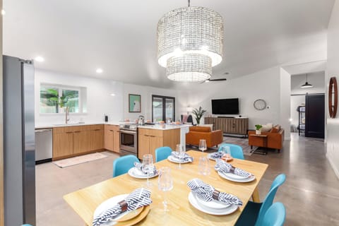 Dining directly off the kitchen