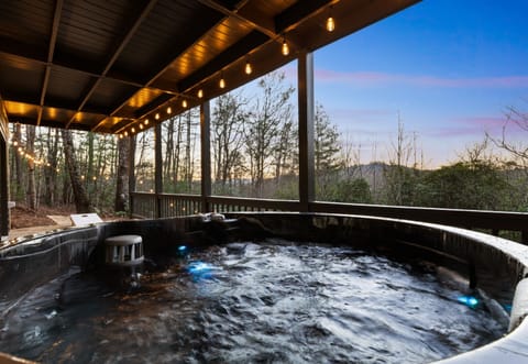 The perfect spot to unwind is the hot-tub, soaking in the mountain sunset. No better way to end the day after exploring Blue Ridge.