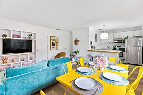 House | 2 bedrooms, desk