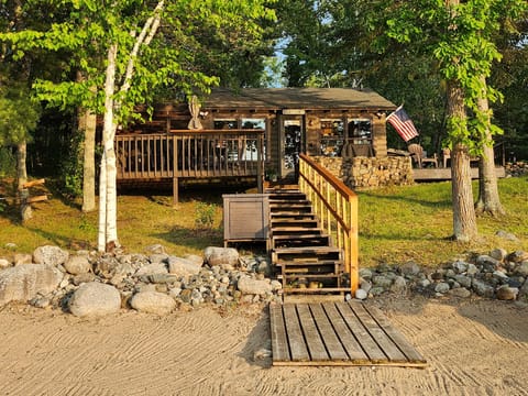 Sandy Pines, Privately Owned seasonal 2  bedroom cabin feet away from the water!