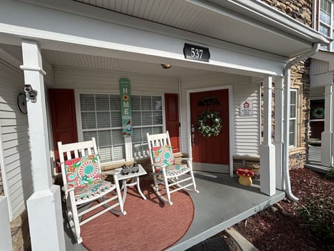 Welcome to Green Apple Townhouse.