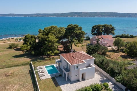Located just 30 meters from the nearest beach this property is paradise personified
