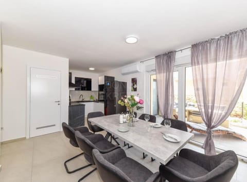 Villa (Four Bedroom Villa with Pool) | Dining room