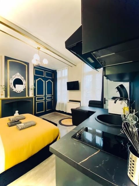 Studio, City View | Living area | 100-cm flat-screen TV with digital channels