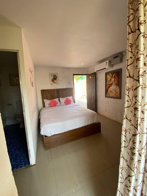 Basic Double Room, Garden View