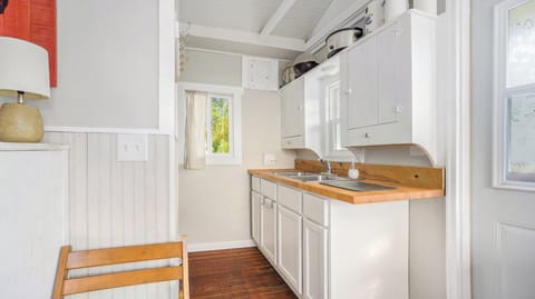 Kitchenette in bunkhouse