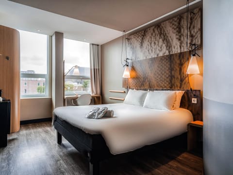 Premium Double Room, 1 Double Bed | Hypo-allergenic bedding, in-room safe, desk, blackout drapes