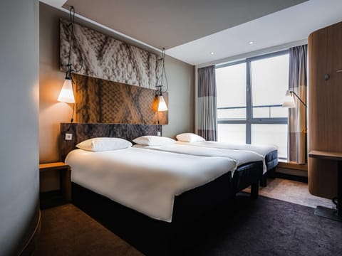 Triple Room, 3 Twin Beds | Hypo-allergenic bedding, in-room safe, desk, blackout drapes