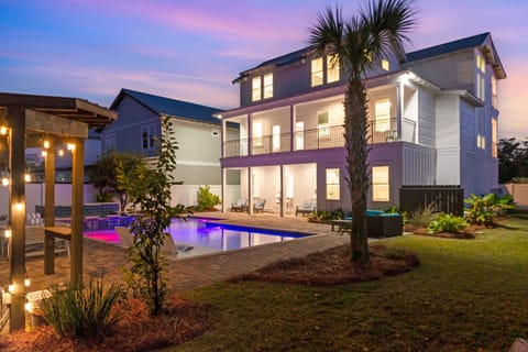 Saltwater Sunsets - Backyard - Pool