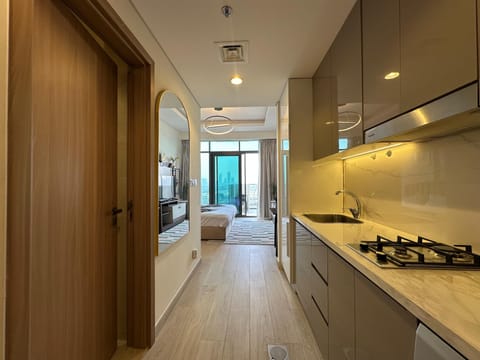 Luxury Apartment, City View | Private kitchen