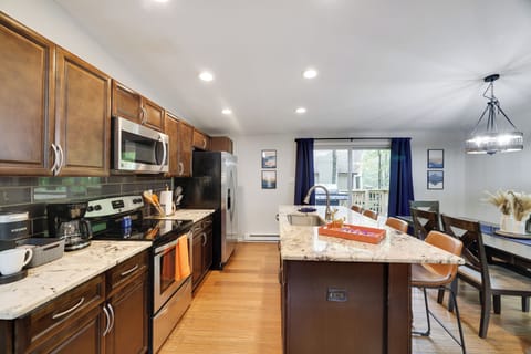 Fully equipped kitchen.