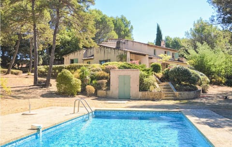 826273a-Lovely-home-in-La-Tour-DAigues-La-Tour-dAigues copie