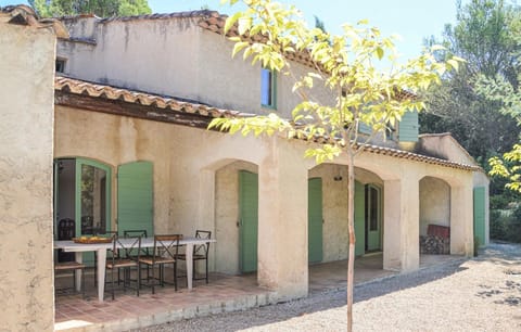 826273g Lovely home in La Tour DAigues La Tour dAigues