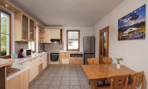 Comfort Villa, Garden View | Private kitchen | Full-size fridge, microwave, oven, stovetop