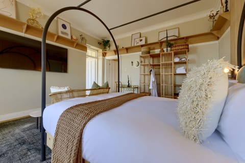 Iron/ironing board, free WiFi