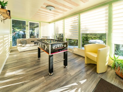 House | Game room