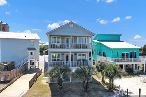 Summer Breeze B1 Gulf Shores, Alabama. 3 Bedrooms. 2.5 Bathrooms. Sleeps 10.