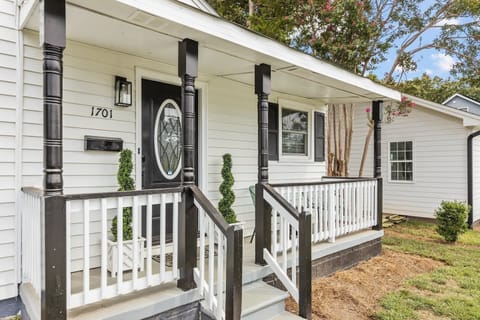 Welcome to Oakwood Oasis Deux located in Downtown Raleigh!