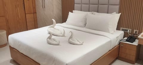 Deluxe Double Room | Laptop workspace, free WiFi