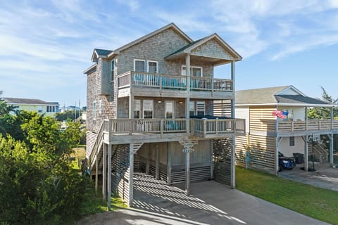 HISA11: A Beach Life | Front Exterior