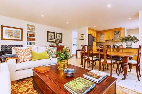 Main lounge and dining room area
