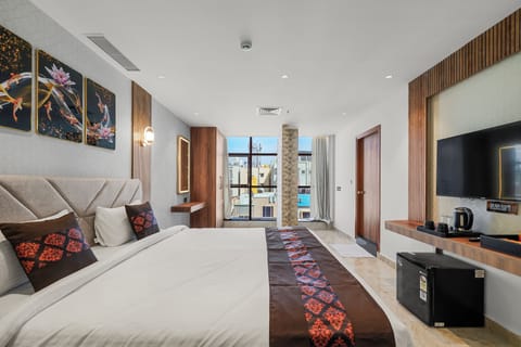 Superior Double Room, City View | Premium bedding, down comforters, Select Comfort beds, minibar
