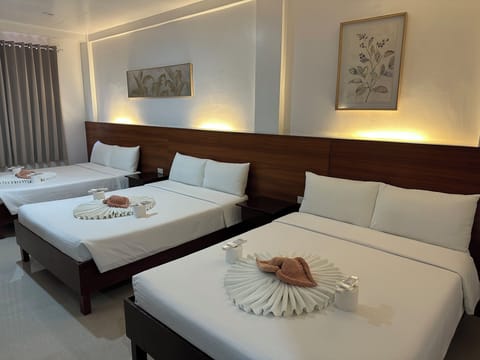 Basic Studio Suite | Premium bedding, individually decorated, individually furnished, desk