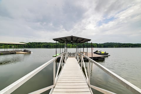 Cadiz Vacation Rental | 3BR | 2.5BA | 1,752 Sq Ft | Steps to Enter