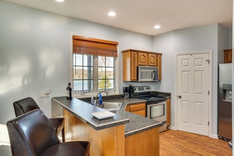 Kitchen | Refrigerator | Dishwasher | 1st Floor