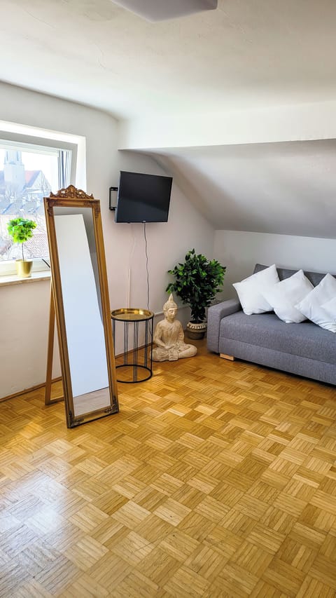 Comfort Condo | Living area | Flat-screen TV