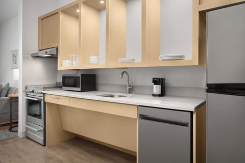 Suite, 1 Bedroom (Mobility/Hearing Access, Roll-in Shwr) | Private kitchen | Fridge, microwave, stovetop, dishwasher