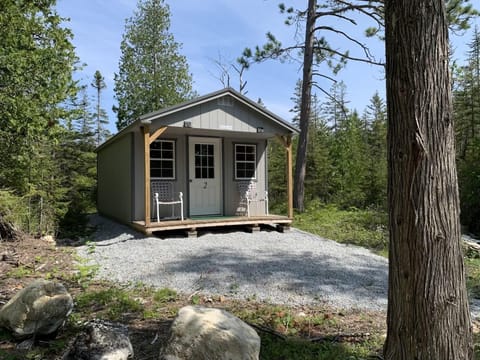 Henry's & White Birch Cabins - Johnswood Off Grid Cabins on Drummond Island (4730)