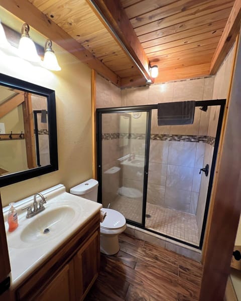 Deluxe Tent | Bathroom