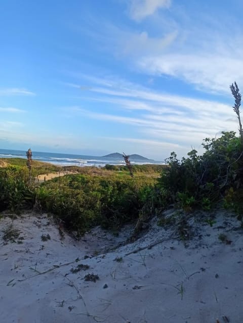 Beach nearby, white sand, 5 beach bars