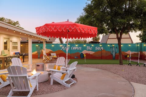Outdoor firepit, mural art & putting green for group fun