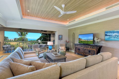 Step onto the balcony and soak in the ocean views – paradise awaits at 21-6 Ho'olei.