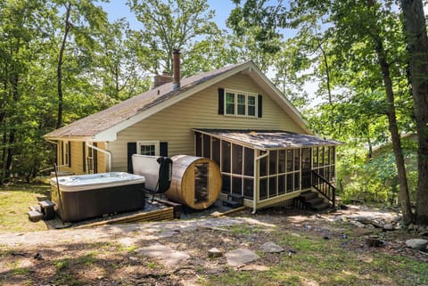 Unwind in the hot tub or relax in the private sauna, both offering serene views—your perfect retreat after a day of adventure. 