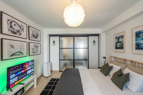 Comfort Duplex | 3 bedrooms, desk, laptop workspace, free WiFi