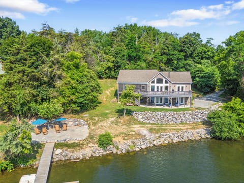 Stunning lakefront home with private shoreline views