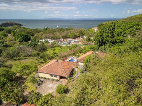 10 minute walk to Ocotal beach